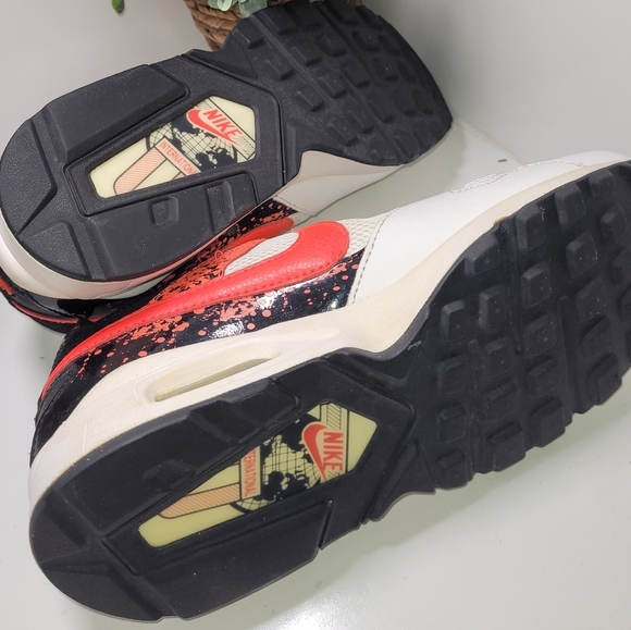 Nike Air Max Coliseum Racer Trainers Womens White Size 6.5 - Picture 4 of 5